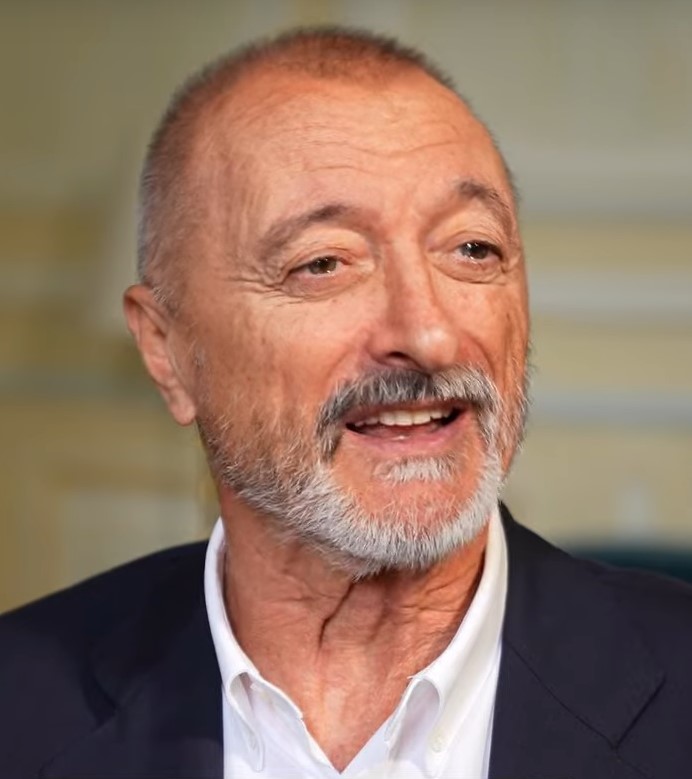 Arturo Pérez-Reverte portréja