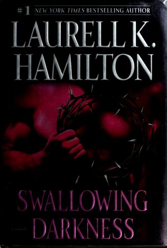 Elnyel a sötétség – Laurell K. Hamilton borító