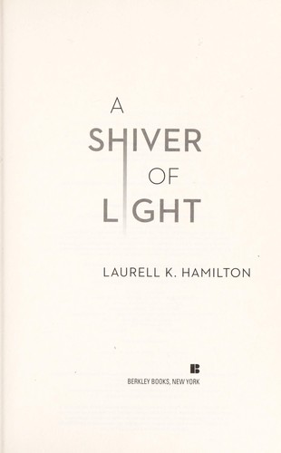 Borzongató fény – Laurell K. Hamilton borító